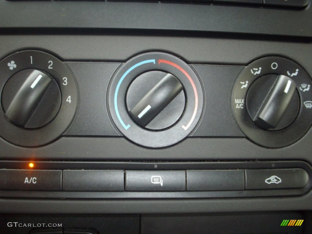 2009 Ford F250 Super Duty XL Regular Cab 4x4 Controls Photo #53123154