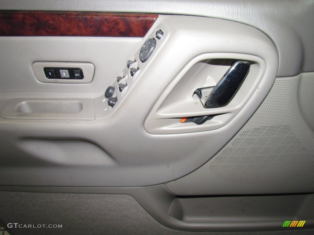 2004 Grand Cherokee Limited - Bright Silver Metallic / Taupe photo #12