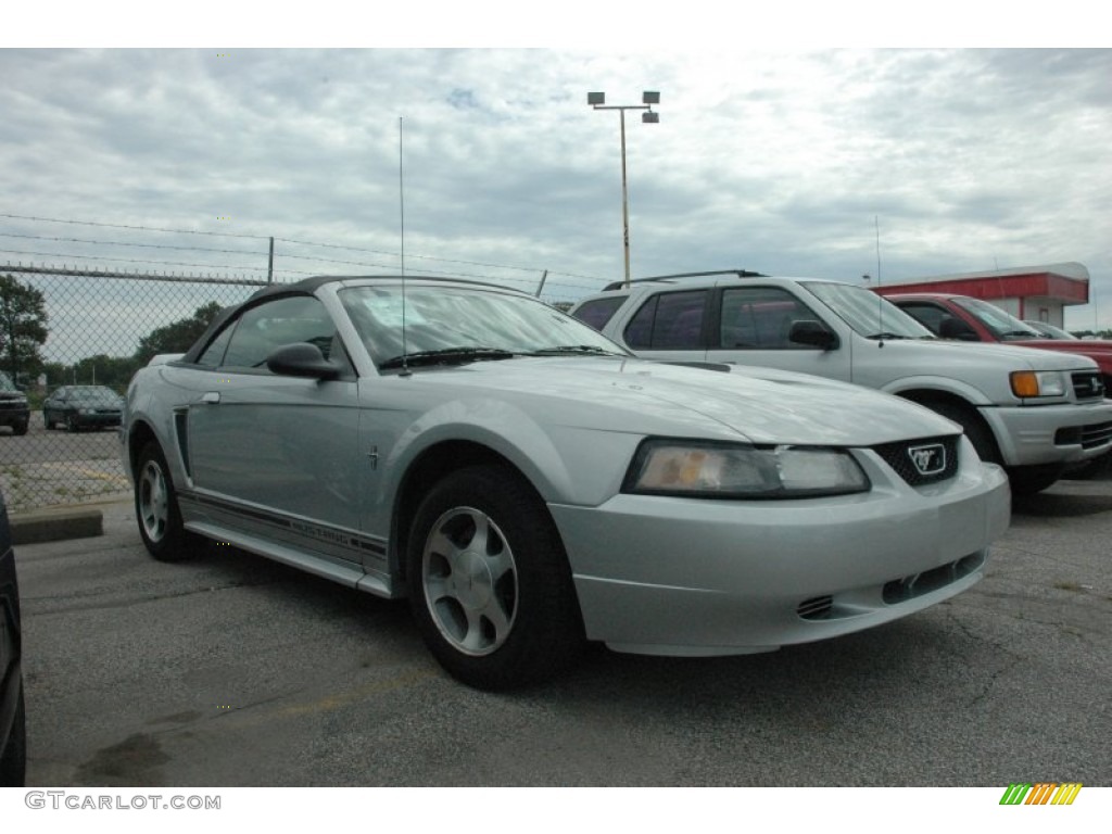 2000 Mustang V6 Convertible - Silver Metallic / Medium Graphite photo #1