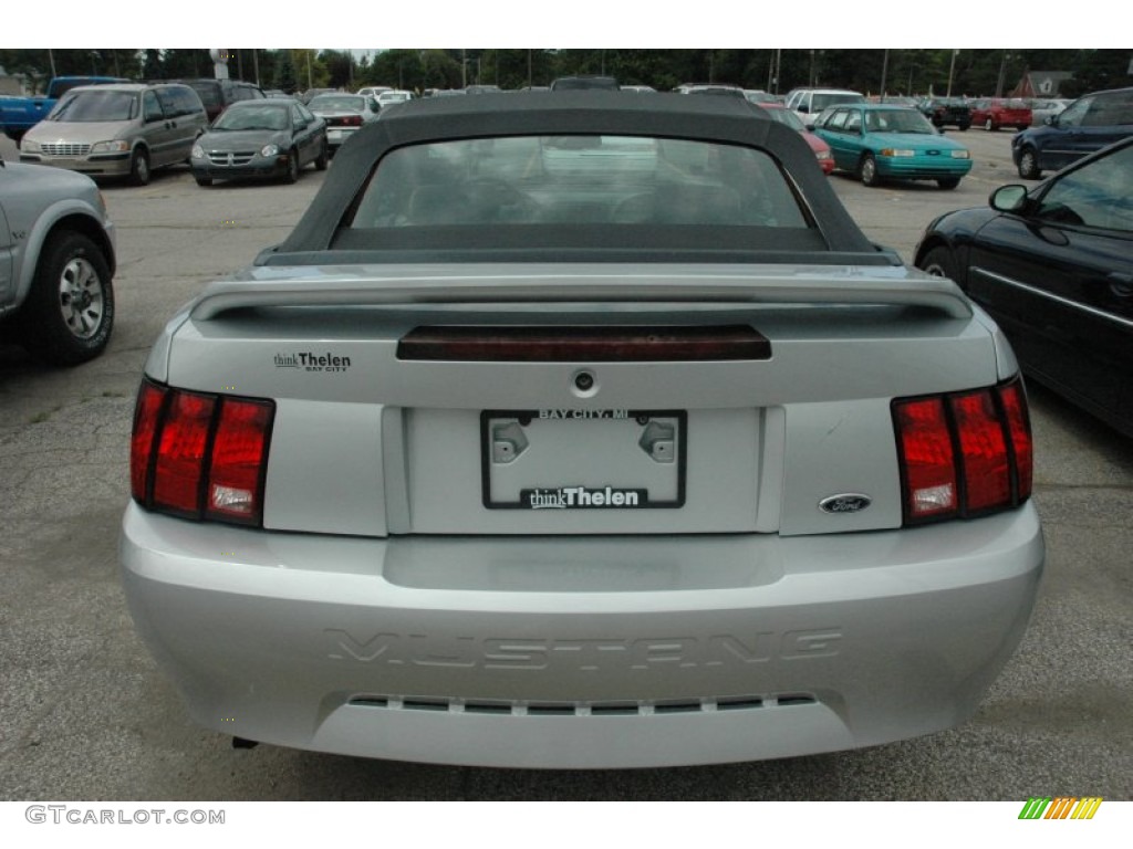 2000 Mustang V6 Convertible - Silver Metallic / Medium Graphite photo #5