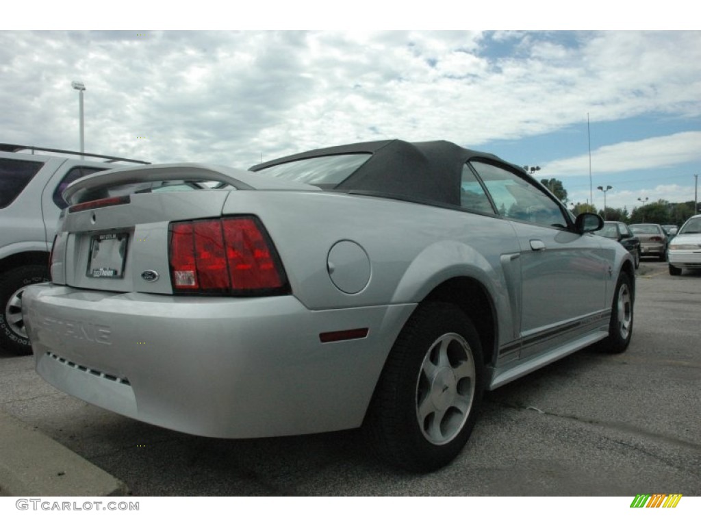 2000 Mustang V6 Convertible - Silver Metallic / Medium Graphite photo #6