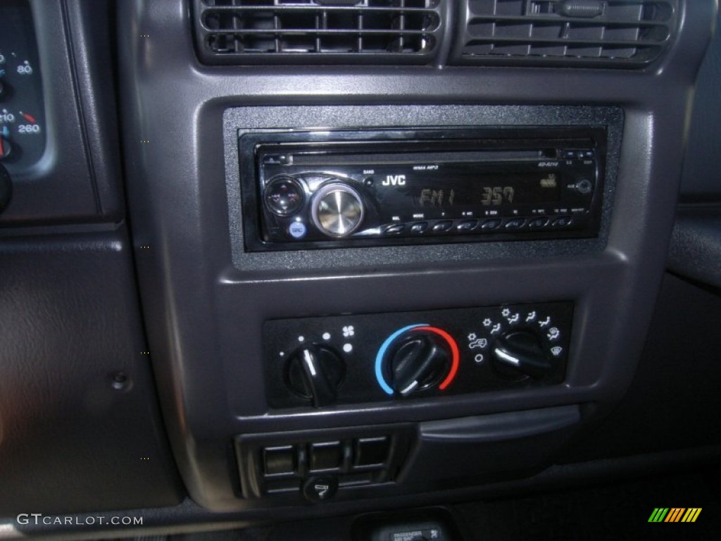 2002 Wrangler X 4x4 - Black / Camel Beige photo #17