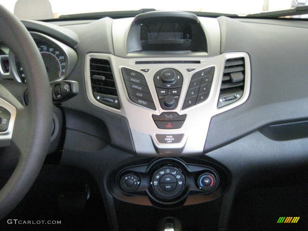 2012 Ford Fiesta SE Sedan Controls Photo #53130403