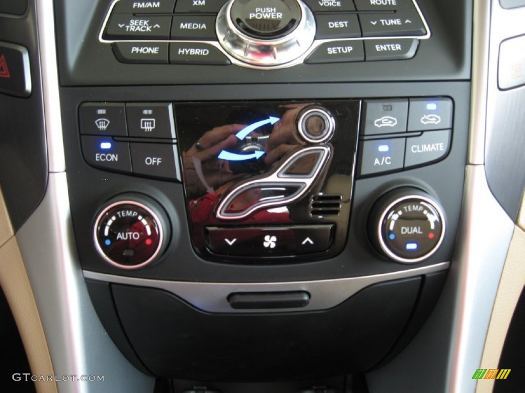 2011 Hyundai Sonata Hybrid Controls Photo #53131693