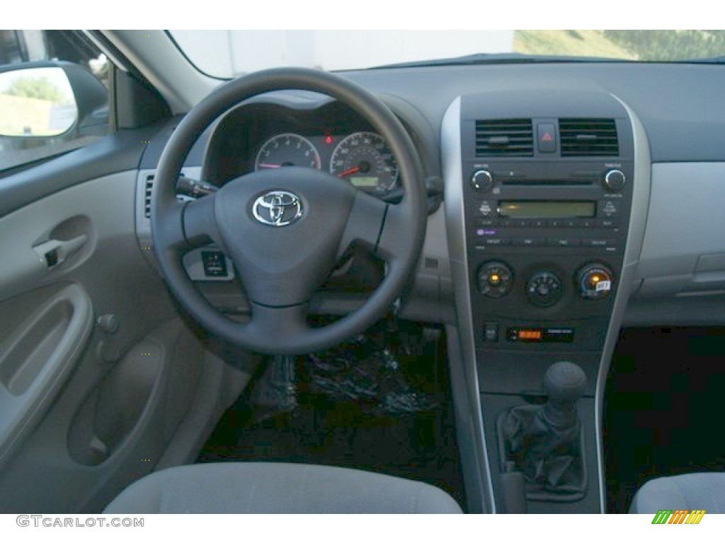 2011 Corolla 1.8 - Super White / Ash photo #9