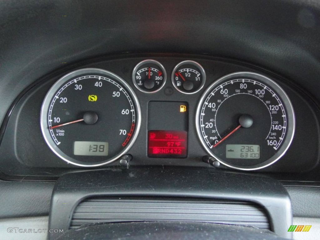 2005 Volkswagen Passat GLX Sedan Gauges Photos