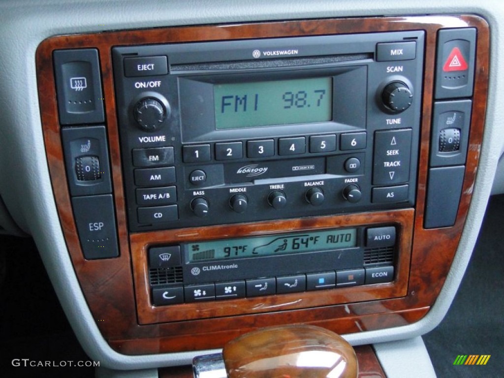 2005 Volkswagen Passat GLX Sedan Controls Photos