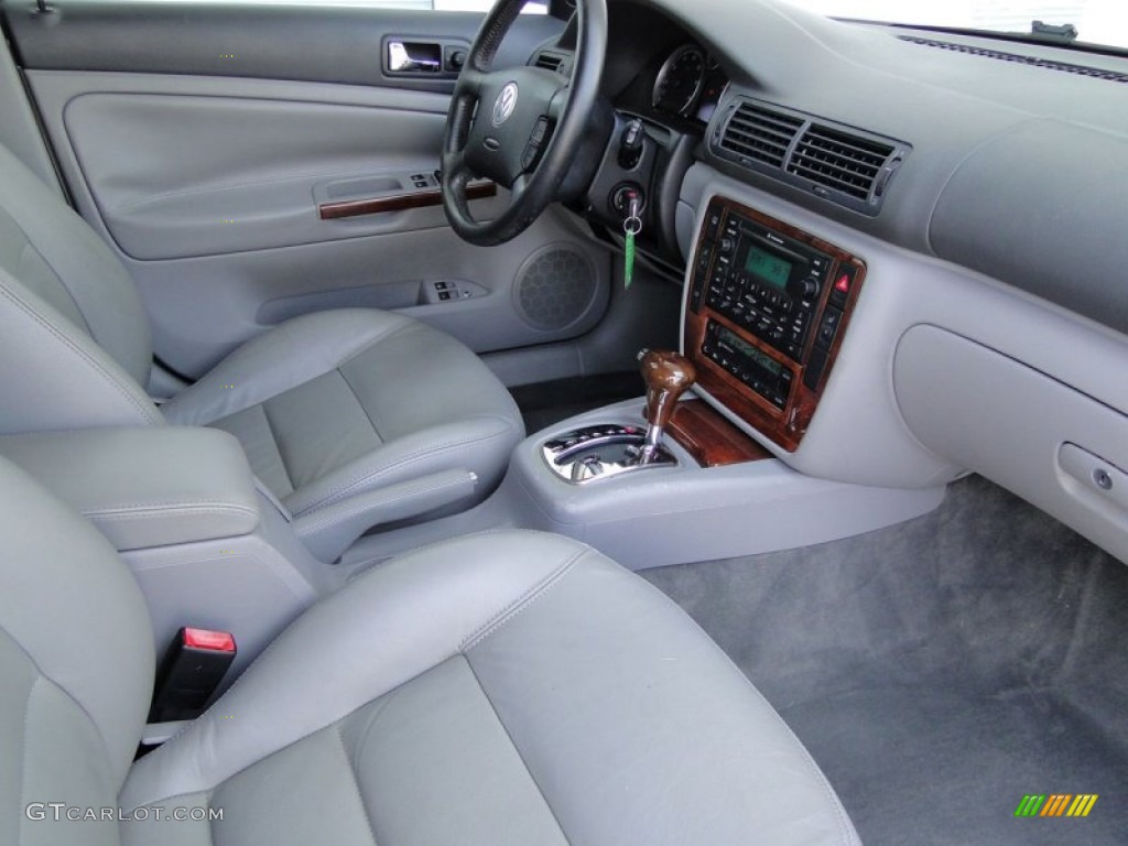 Beige Interior 2005 Volkswagen Passat GLX Sedan Photo #53133589