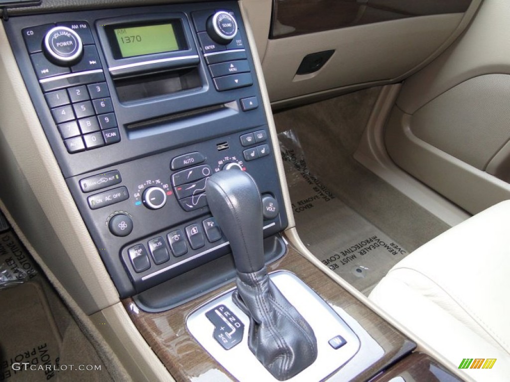 2010 Volvo XC90 3.2 Controls Photo #53135464