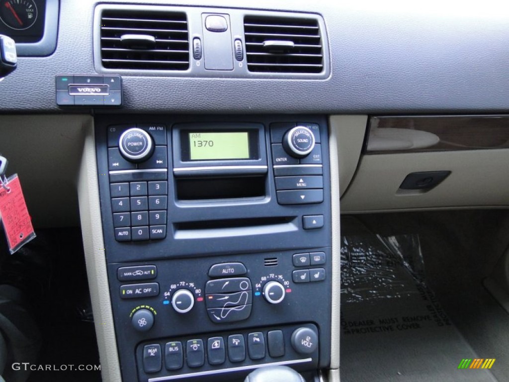 2010 Volvo XC90 3.2 Controls Photo #53135470