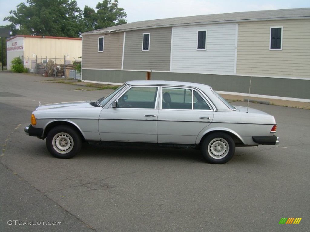 Astro Silver Metallic 1983 Mercedes-Benz E Class 300 D Sedan Exterior Photo #53140944