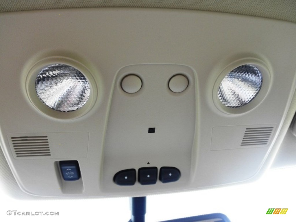 2012 GMC Acadia Denali Controls Photo #53142049