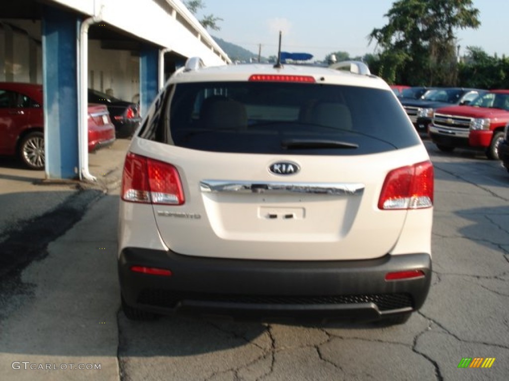 2011 Sorento LX V6 AWD - White Sand Beige / Beige photo #7