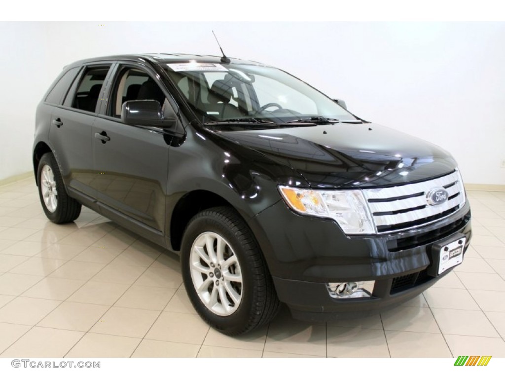 Tuxedo Black Metallic Ford Edge