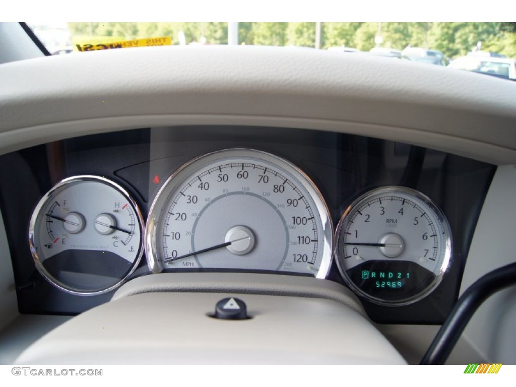 2007 Chrysler Aspen Limited Gauges Photo #53150157