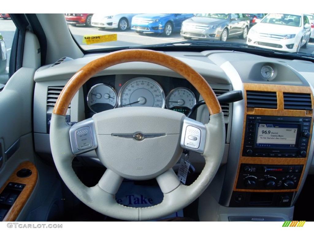 2007 Chrysler Aspen Limited Dark Khaki/Light Graystone Steering Wheel Photo #53150208