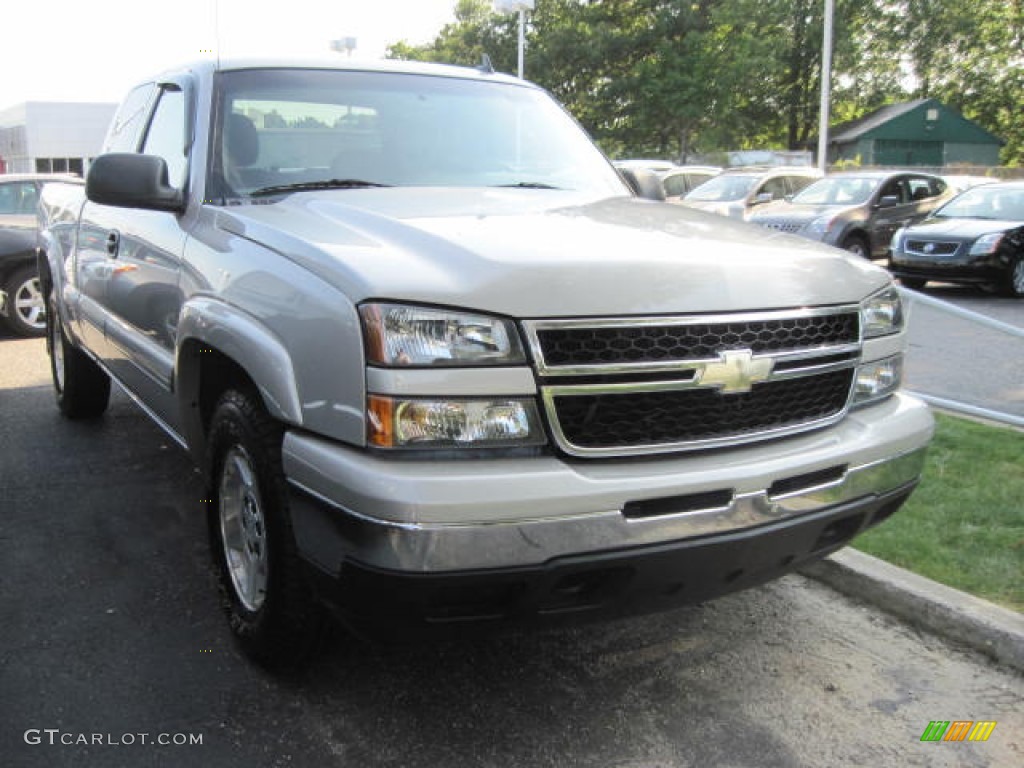 2006 Silverado 1500 LS Extended Cab 4x4 - Silver Birch Metallic / Dark Charcoal photo #4