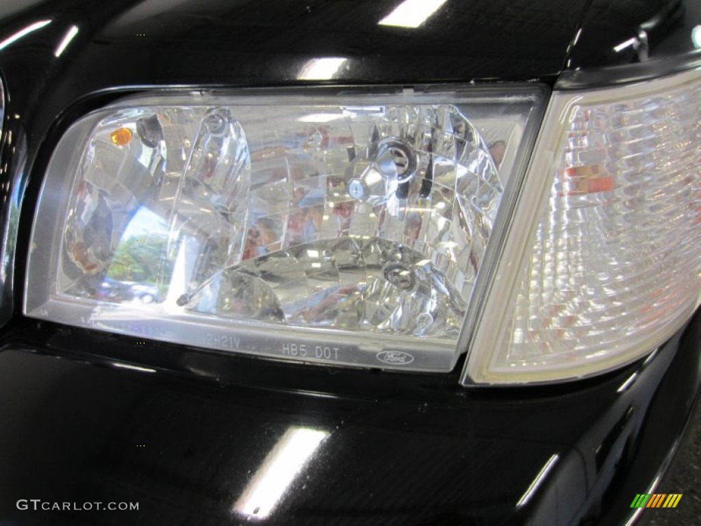 2000 Crown Victoria LX Sedan - Black Clearcoat / Dark Charcoal photo #4