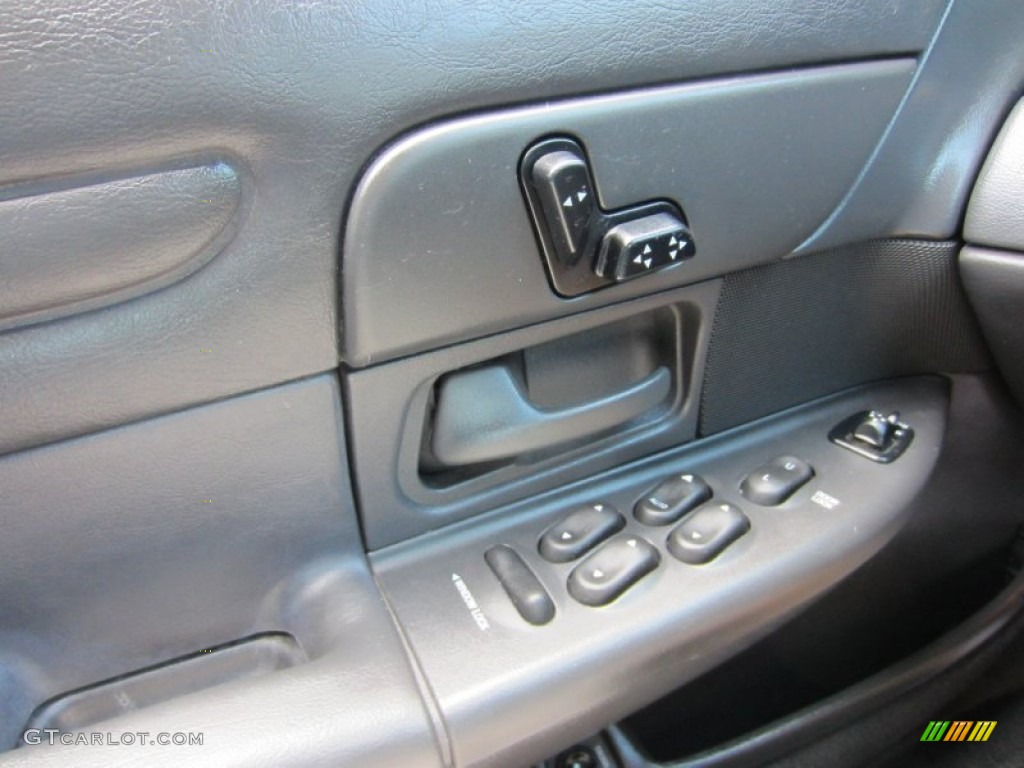 2000 Crown Victoria LX Sedan - Black Clearcoat / Dark Charcoal photo #25