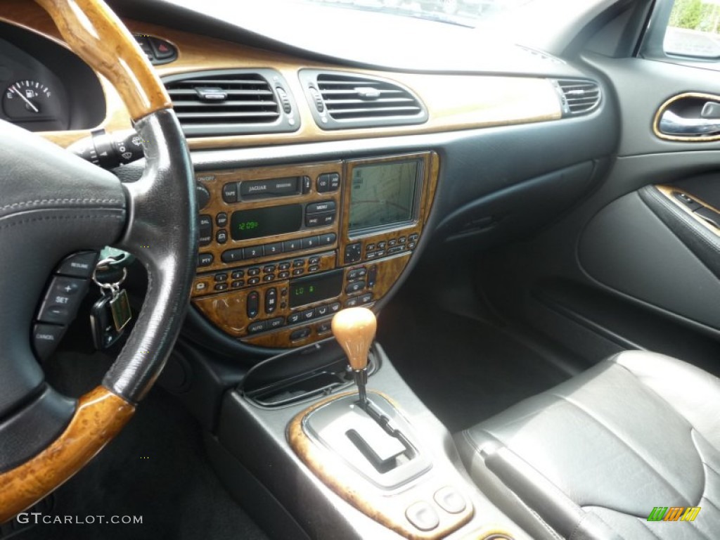 2001 Jaguar S-Type 4.0 Controls Photo #53152366
