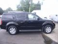 Super Black - Pathfinder SE 4x4 Photo No. 32