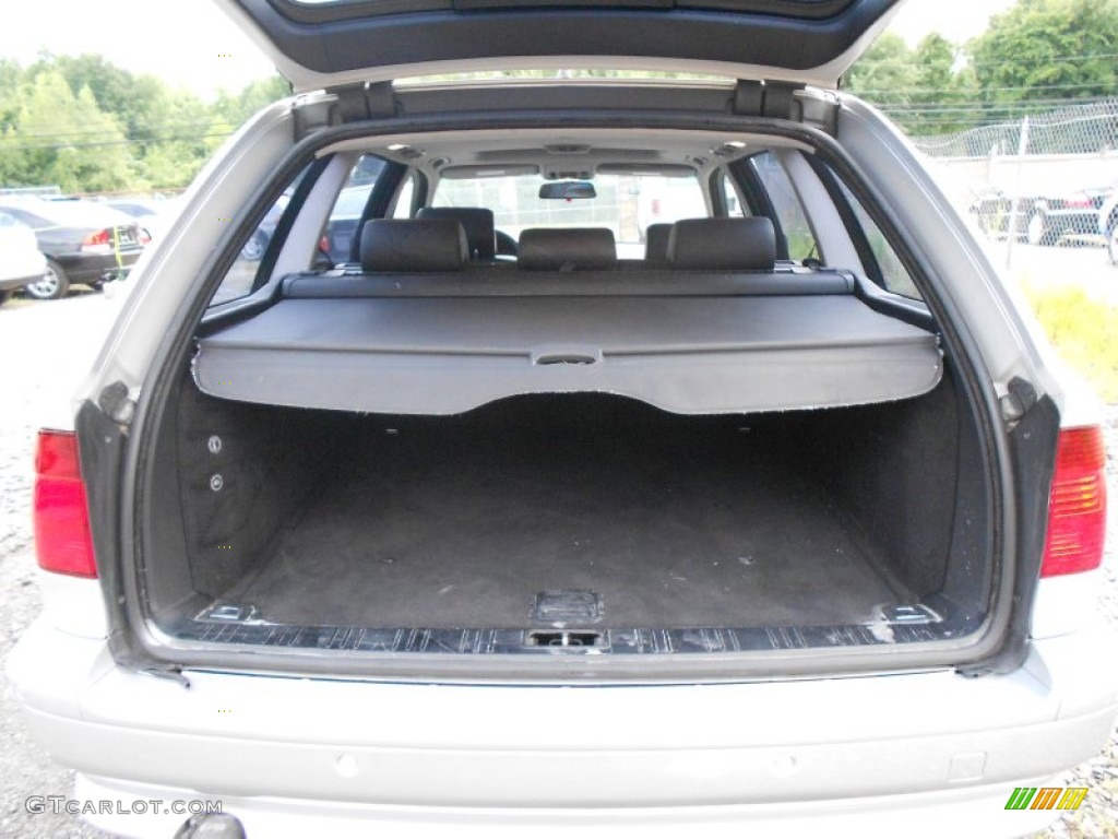 2001 BMW 5 Series 525i Sport Wagon Trunk Photo #53157176
