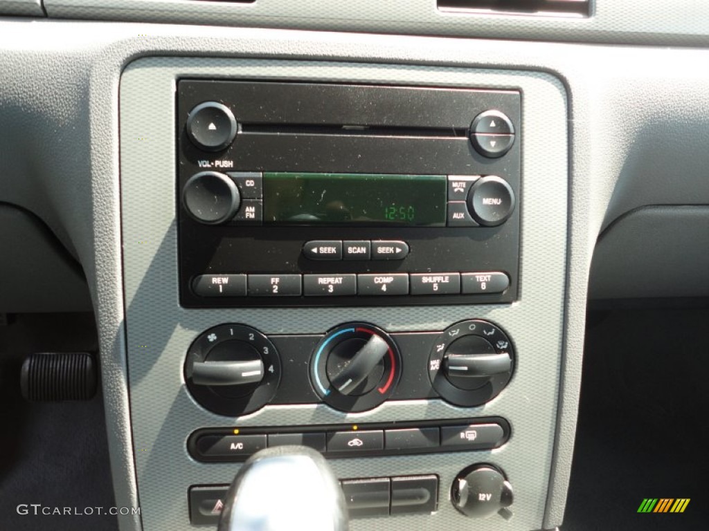 2006 Ford Five Hundred SE AWD Audio System Photos