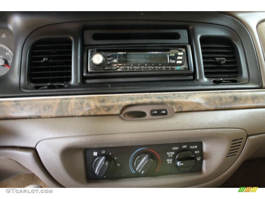 1998 Crown Victoria Sedan - Dark Green Satin Metallic / Medium Parchment photo #7