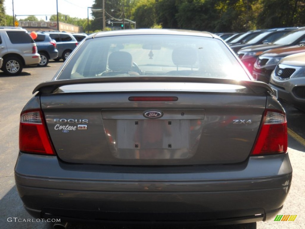 2005 Focus ZX4 ST Sedan - Liquid Grey Metallic / Charcoal/Red photo #15