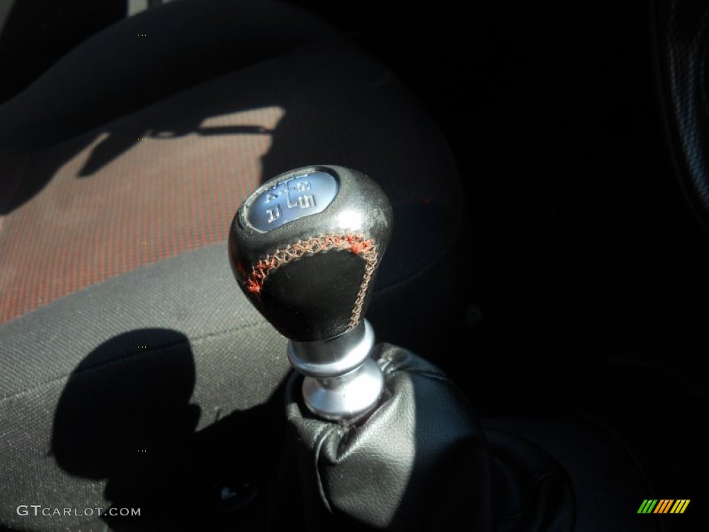 2005 Focus ZX4 ST Sedan - Liquid Grey Metallic / Charcoal/Red photo #19