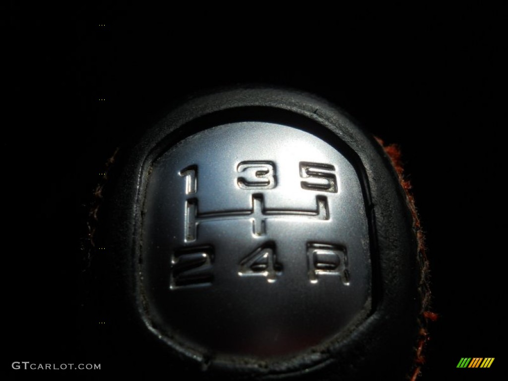 2005 Focus ZX4 ST Sedan - Liquid Grey Metallic / Charcoal/Red photo #20