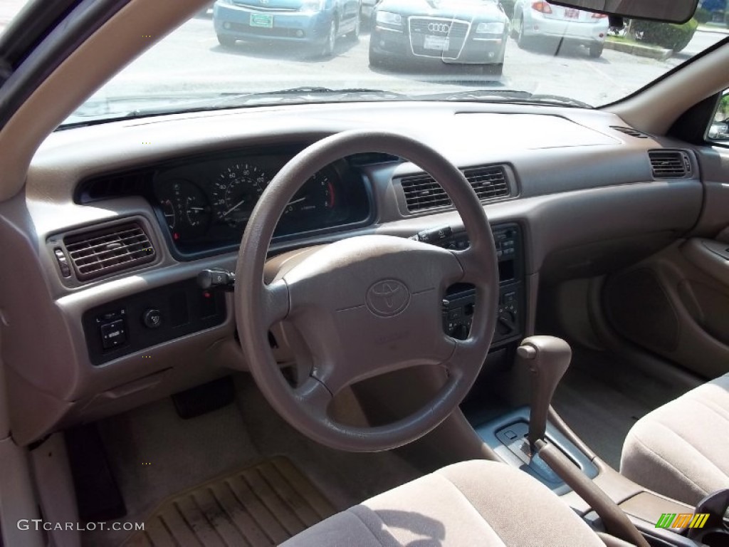 1998 Camry LE - Dark Green Metallic / Oak photo #22