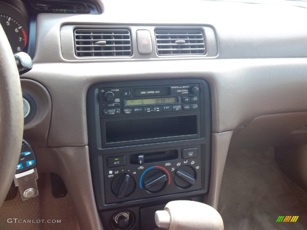1998 Camry LE - Dark Green Metallic / Oak photo #24