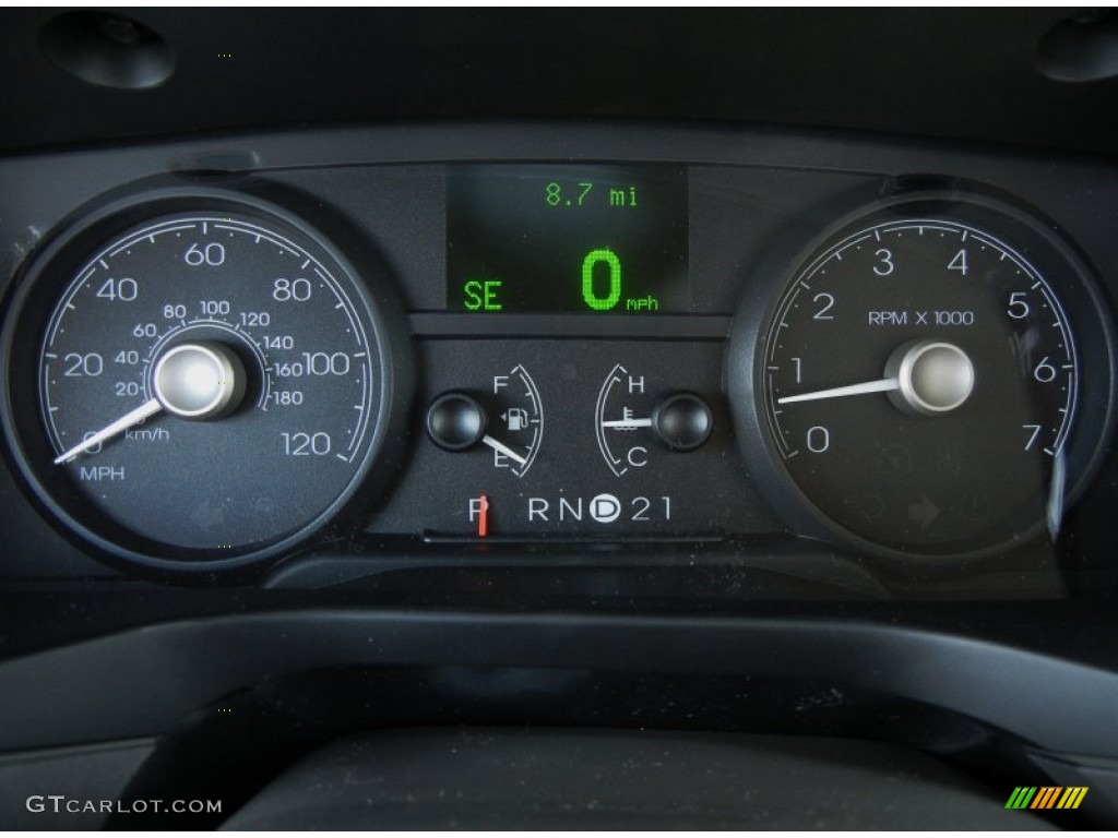 2011 Lincoln Town Car Signature Limited Gauges Photo #53178974