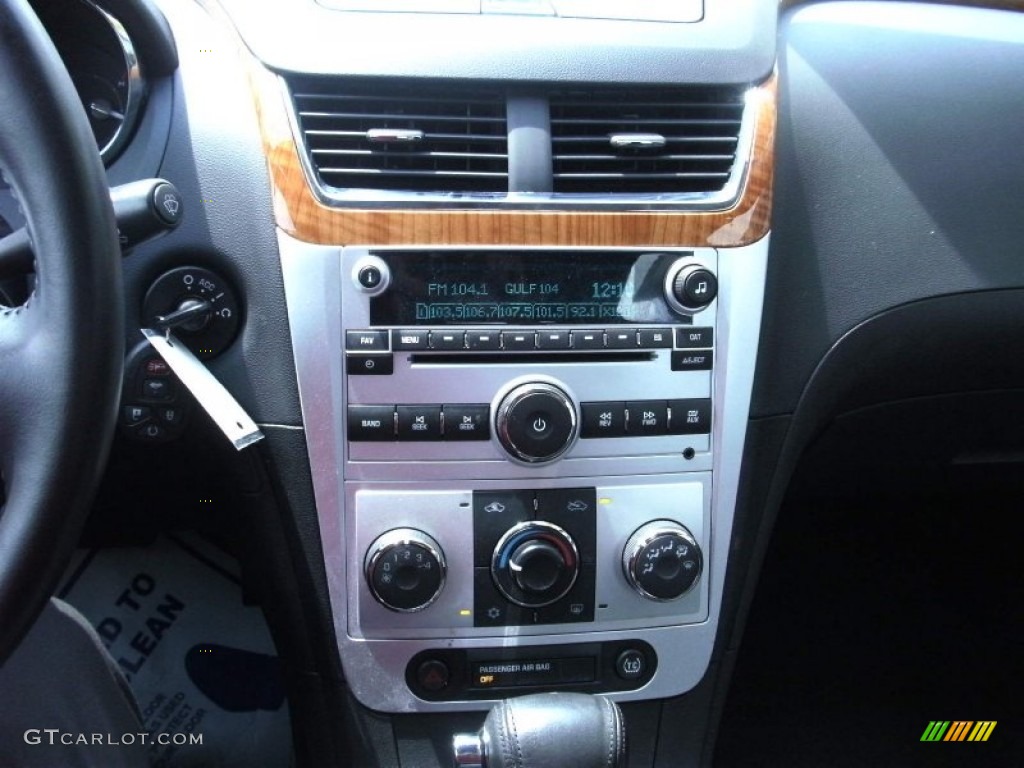 2010 Chevrolet Malibu LT Sedan Controls Photo #53182043