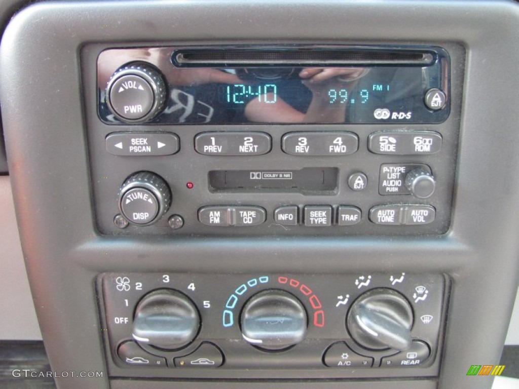 2001 Chevrolet Venture LS Audio System Photos