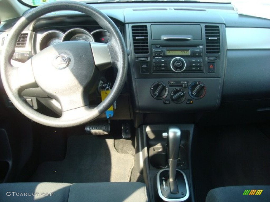 2009 Versa 1.8 S Hatchback - Arctic Blue / Charcoal photo #12