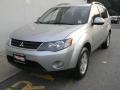 Cool Silver Metallic - Outlander ES 4WD Photo No. 1