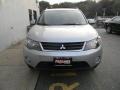 Cool Silver Metallic - Outlander ES 4WD Photo No. 2