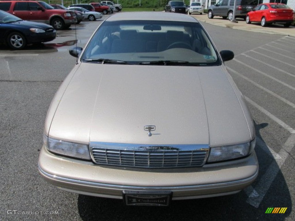 1995 Caprice Classic Sedan - Light Driftwood Metallic / Tan photo #4