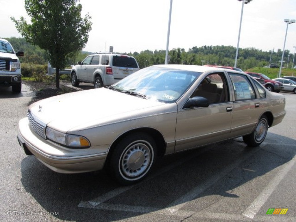 1995 Caprice Classic Sedan - Light Driftwood Metallic / Tan photo #5