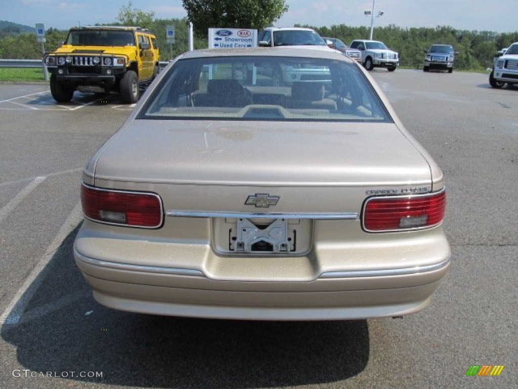 1995 Caprice Classic Sedan - Light Driftwood Metallic / Tan photo #8