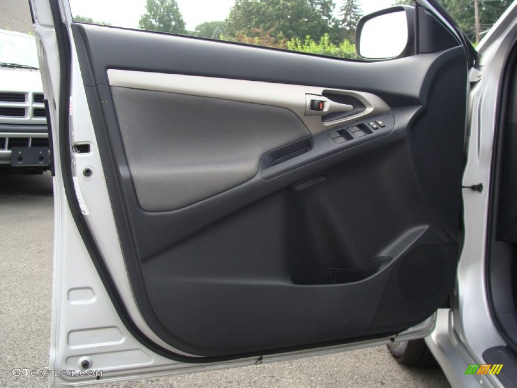 2010 Toyota Matrix S Door Panel Photos