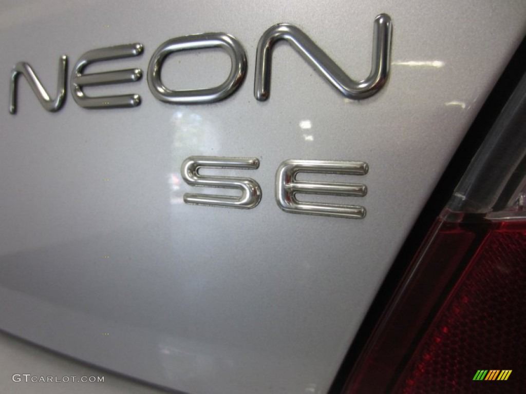 2002 Dodge Neon SE Marks and Logos Photos