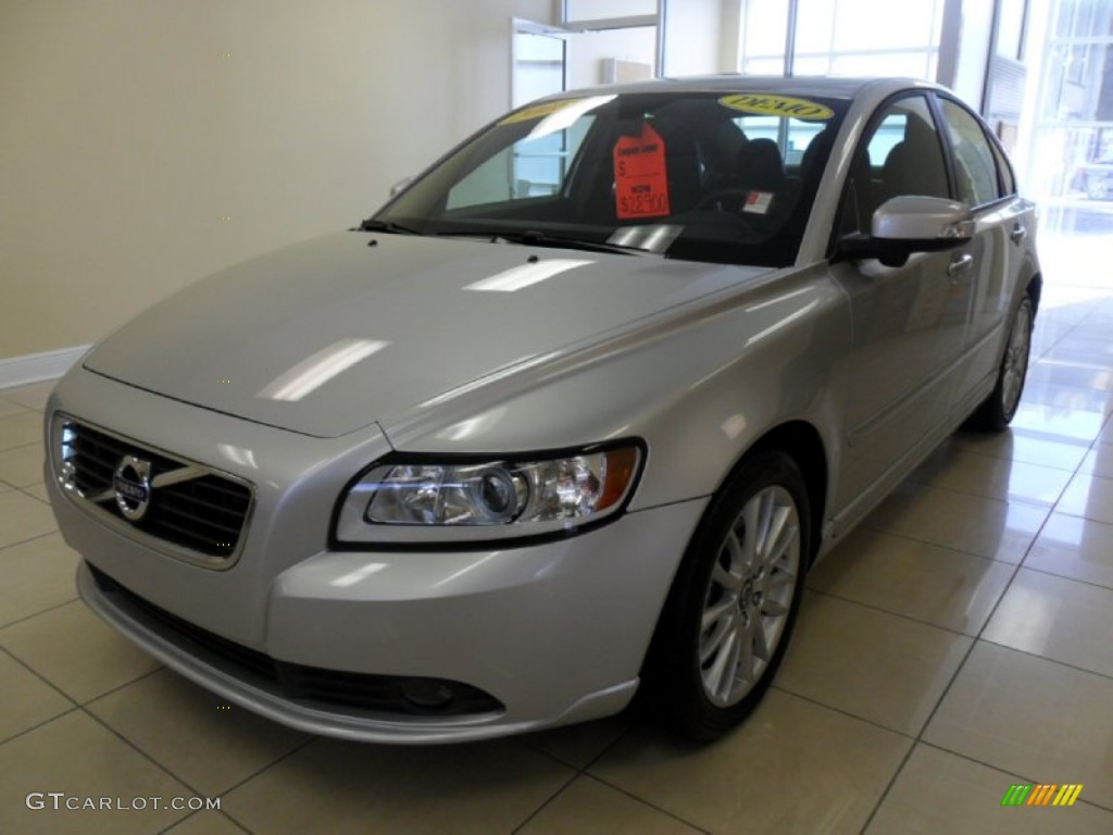 2011 S40 T5 - Silver Metallic / Off Black Leather photo #1