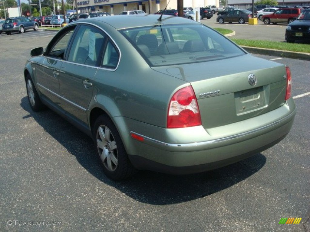 2002 Passat GLX Sedan - Fresco Green Metallic / Black photo #6