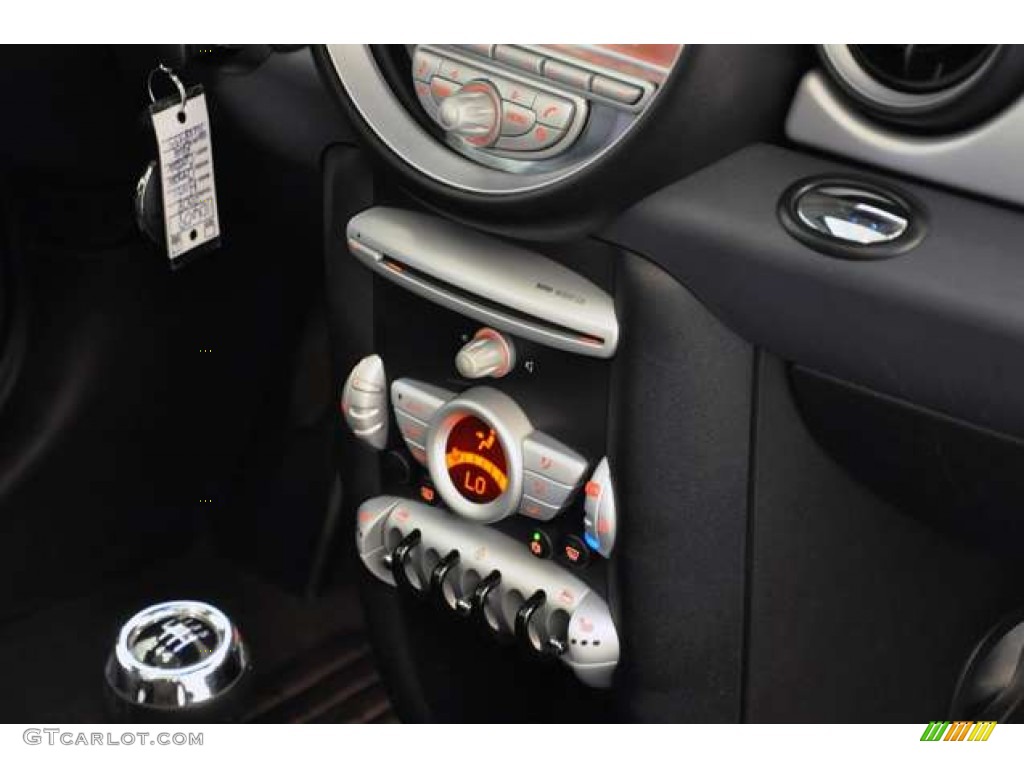 2008 Cooper Hardtop - Oxygen Blue / Punch Carbon Black photo #32