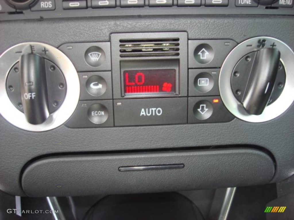 2003 Audi TT 1.8T Coupe Controls Photo #53202302