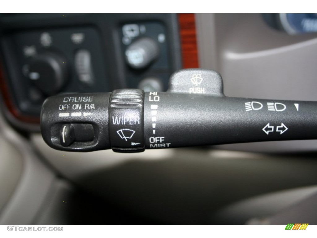 2002 Cadillac Escalade Standard Escalade Model Controls Photo #53205587