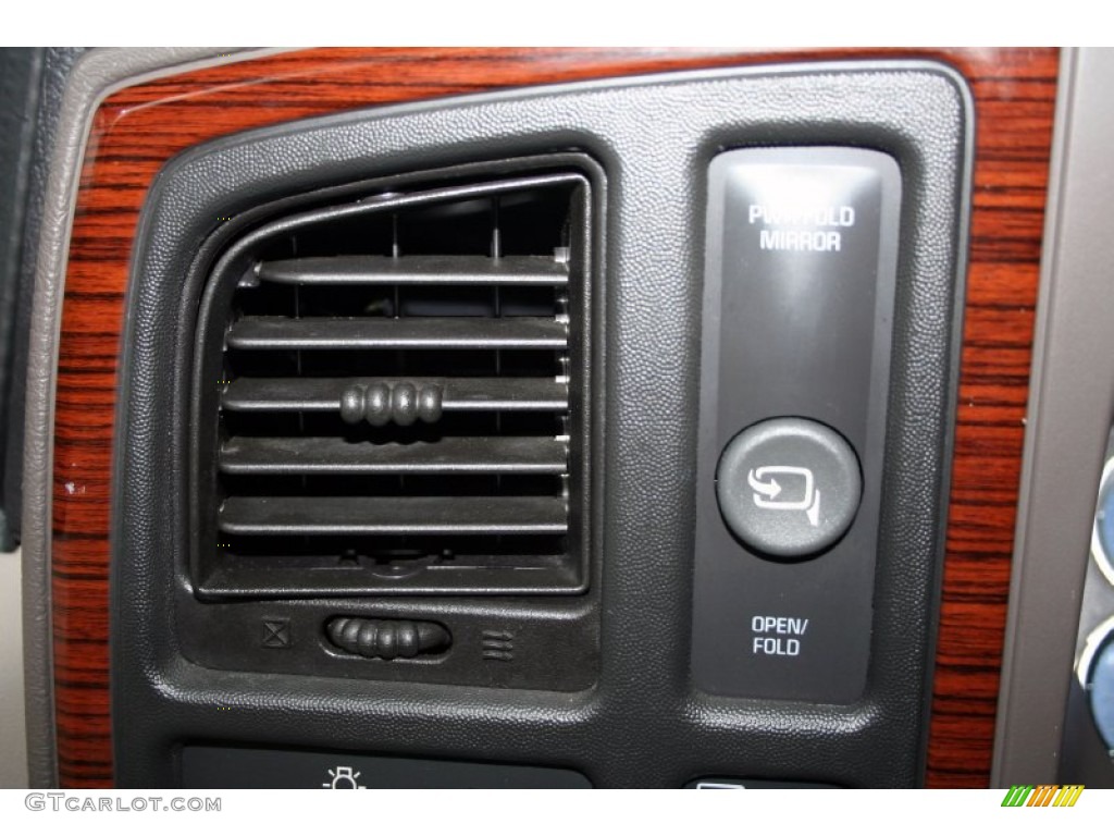 2002 Cadillac Escalade Standard Escalade Model Controls Photo #53205671
